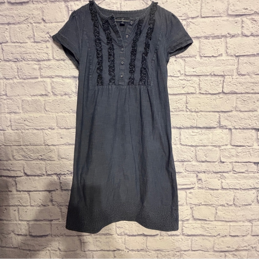 Women’s size 2 mini GAP blue denim dress with pockets!